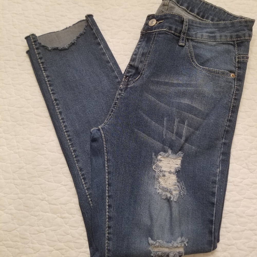 (DONATED) Jean's mid rise distressed (Donated) - Picture 1 of 6